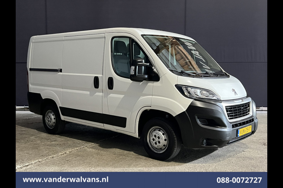 Peugeot Boxer 2.2 BlueHDi 120pk L1H1 Euro6 Airco | Camera | Navigatie | Trekhaak | Cruisecontrol Parkeersensoren, Bijrijdersbank