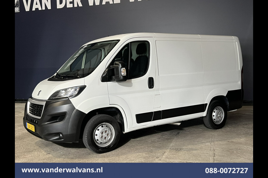 Peugeot Boxer 2.2 BlueHDi 120pk L1H1 Euro6 Airco | Camera | Navigatie | Trekhaak | Cruisecontrol Parkeersensoren, Bijrijdersbank