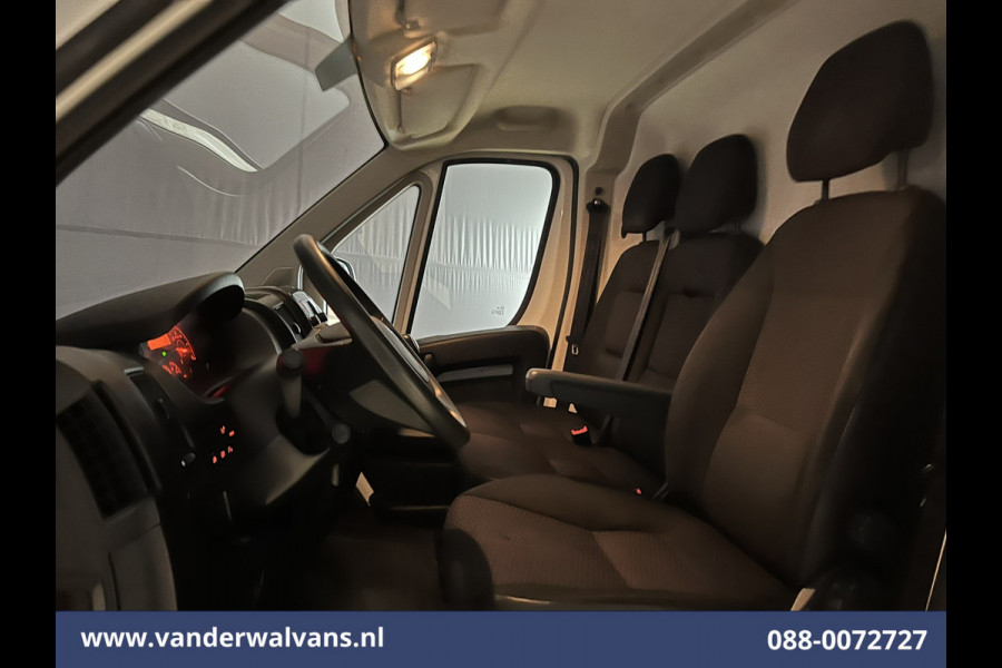 Peugeot Boxer 2.2 BlueHDi 120pk L1H1 Euro6 Airco | Camera | Navigatie | Trekhaak | Cruisecontrol Parkeersensoren, Bijrijdersbank