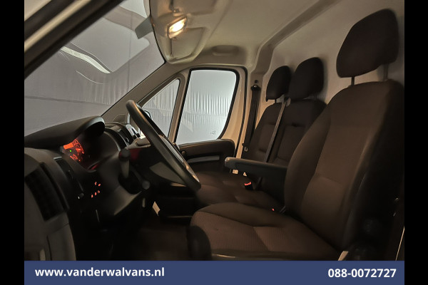 Peugeot Boxer 2.2 BlueHDi 120pk L1H1 Euro6 Airco | Camera | Navigatie | Trekhaak | Cruisecontrol Parkeersensoren, Bijrijdersbank