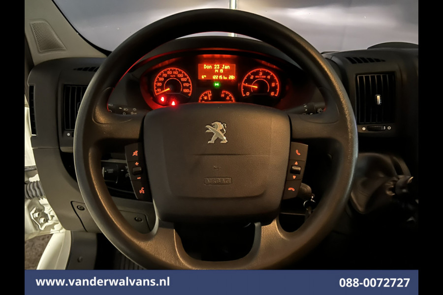 Peugeot Boxer 2.2 BlueHDi 120pk L1H1 Euro6 Airco | Camera | Navigatie | Trekhaak | Cruisecontrol Parkeersensoren, Bijrijdersbank