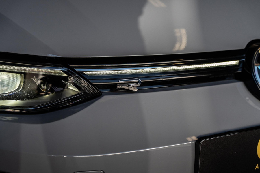 Volkswagen Golf 1.5 eTSI R-Line H&K | Iq Light | Panoramadak |