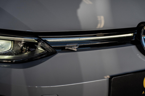 Volkswagen Golf 1.5 eTSI R-Line H&K | Iq Light | Panoramadak |