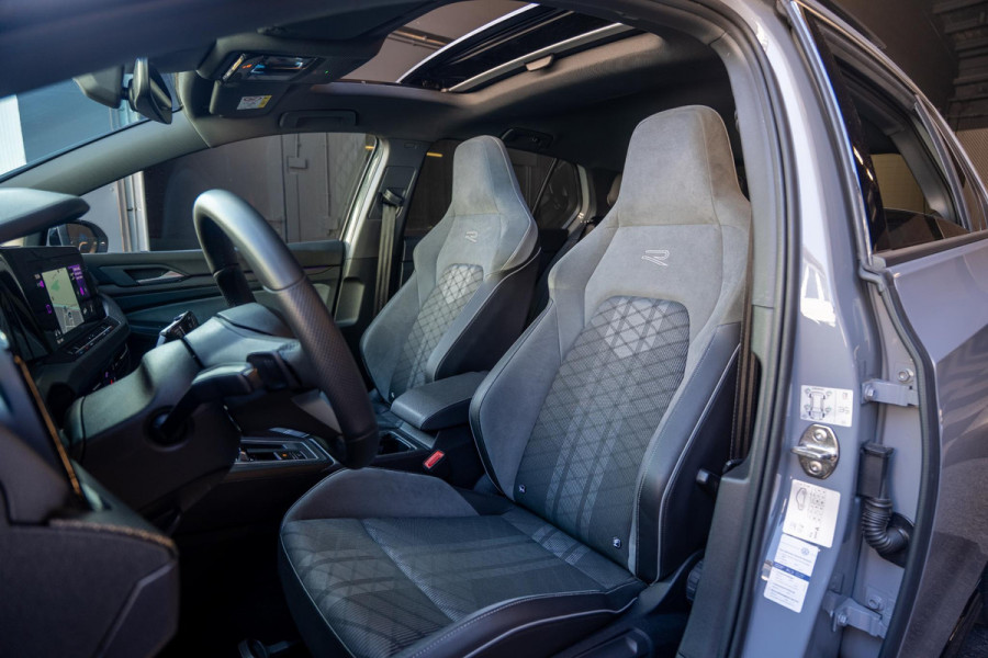 Volkswagen Golf 1.5 eTSI R-Line H&K | Iq Light | Panoramadak |