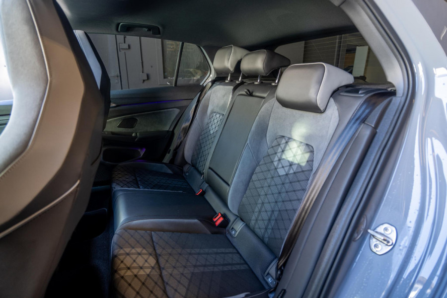 Volkswagen Golf 1.5 eTSI R-Line H&K | Iq Light | Panoramadak |