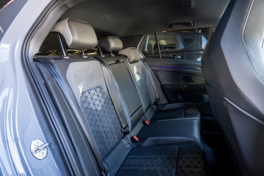 Volkswagen Golf 1.5 eTSI R-Line H&K | Iq Light | Panoramadak |