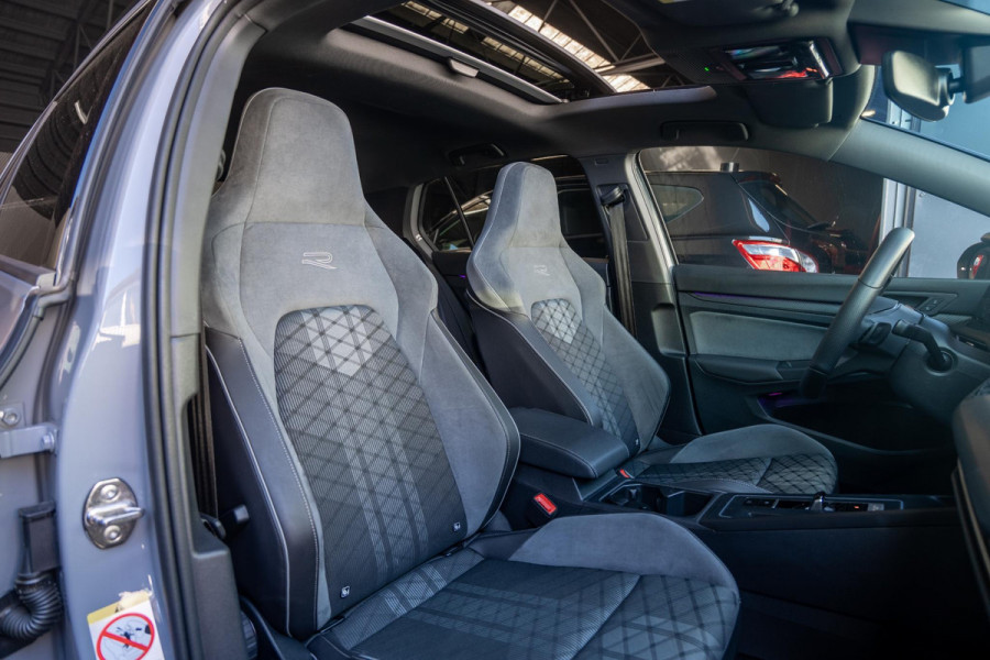Volkswagen Golf 1.5 eTSI R-Line H&K | Iq Light | Panoramadak |