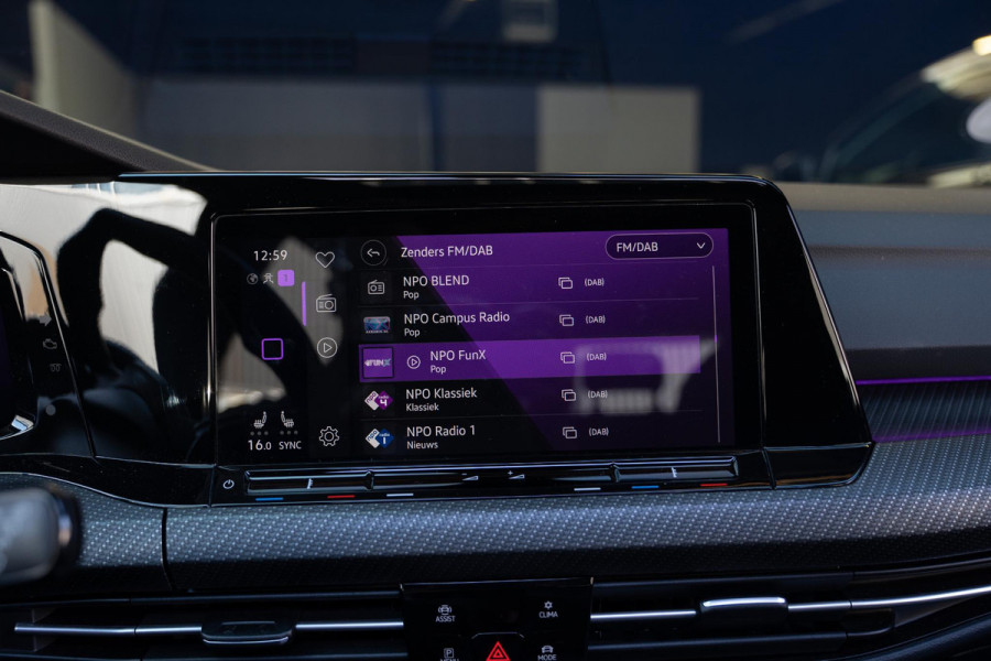 Volkswagen Golf 1.5 eTSI R-Line H&K | Iq Light | Panoramadak |