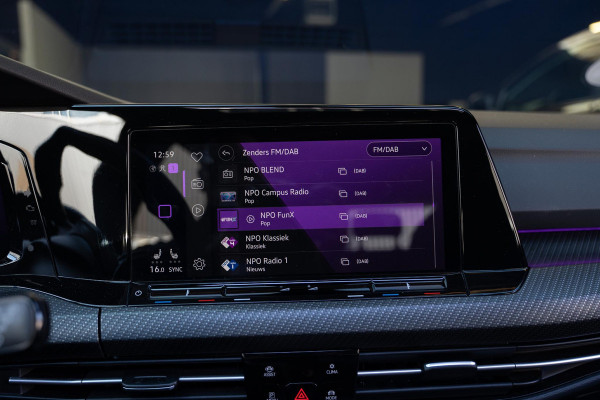Volkswagen Golf 1.5 eTSI R-Line H&K | Iq Light | Panoramadak |