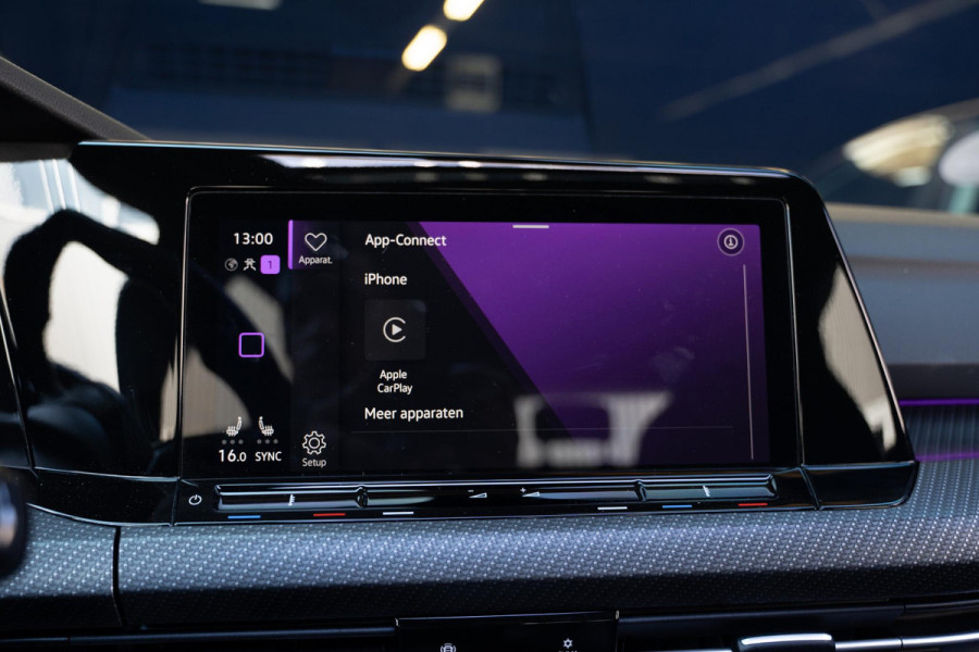 Volkswagen Golf 1.5 eTSI R-Line H&K | Iq Light | Panoramadak |
