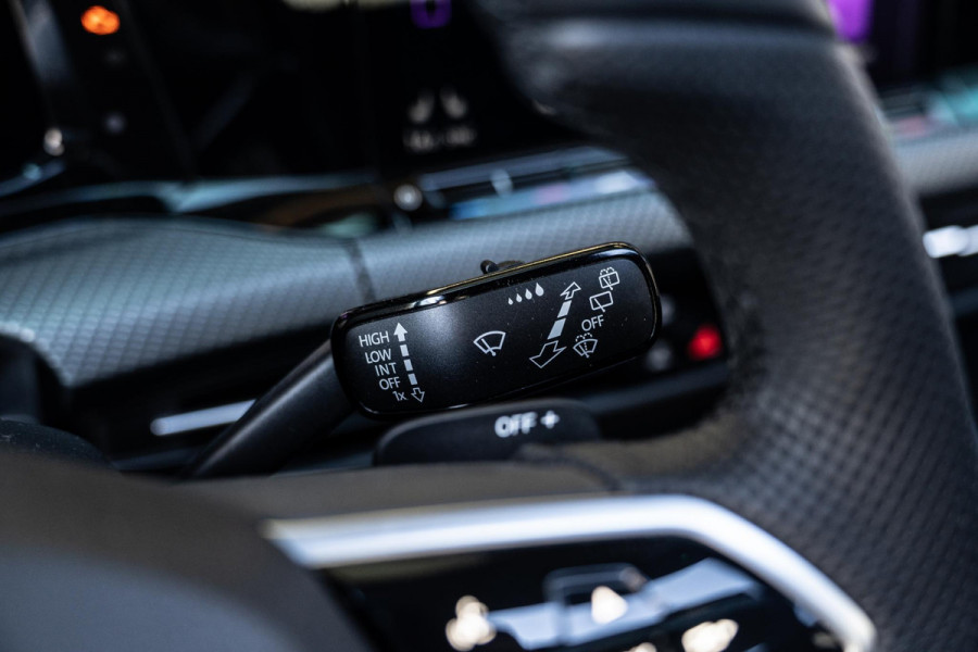 Volkswagen Golf 1.5 eTSI R-Line H&K | Iq Light | Panoramadak |