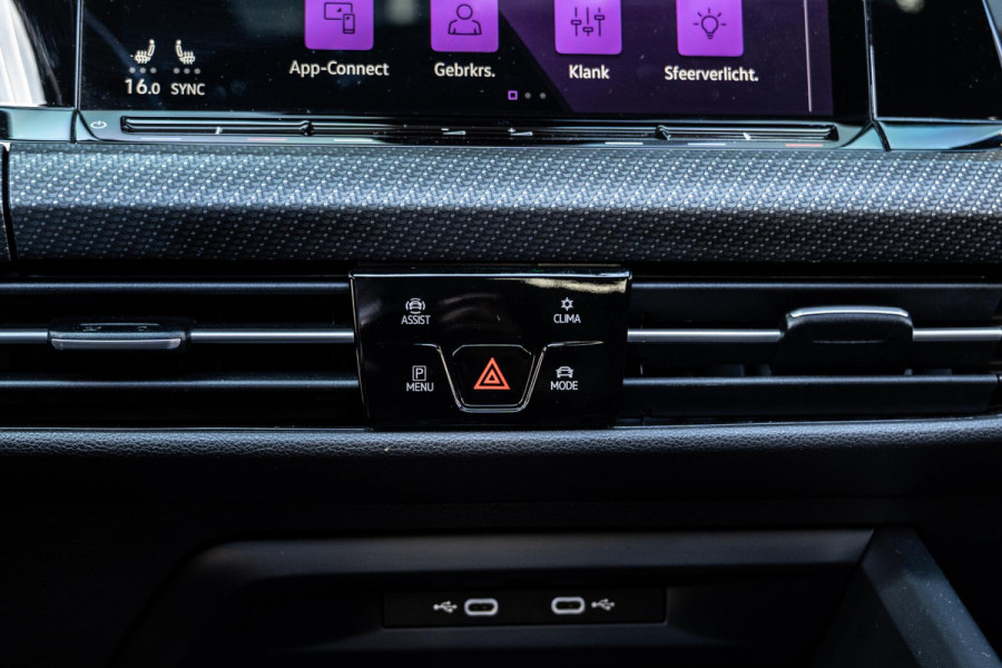 Volkswagen Golf 1.5 eTSI R-Line H&K | Iq Light | Panoramadak |