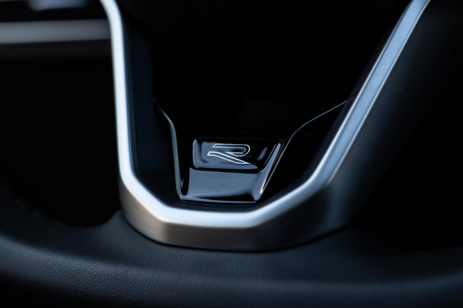 Volkswagen Golf 1.5 eTSI R-Line H&K | Iq Light | Panoramadak |