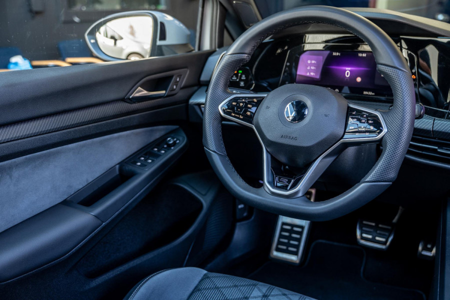 Volkswagen Golf 1.5 eTSI R-Line H&K | Iq Light | Panoramadak |