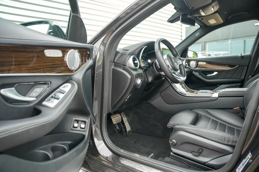 Mercedes-Benz GLC 200 Business Solution AMG Burmester Camera Stoelvent Keyless Trekhaak! Navigatie Cruise Leer Virtual Dash