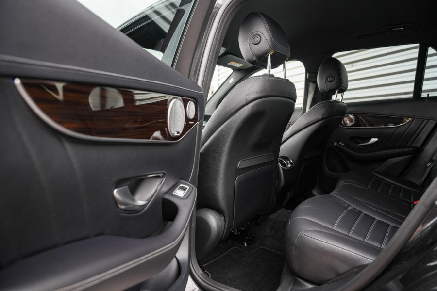 Mercedes-Benz GLC 200 Business Solution AMG Burmester Camera Stoelvent Keyless Trekhaak! Navigatie Cruise Leer Virtual Dash