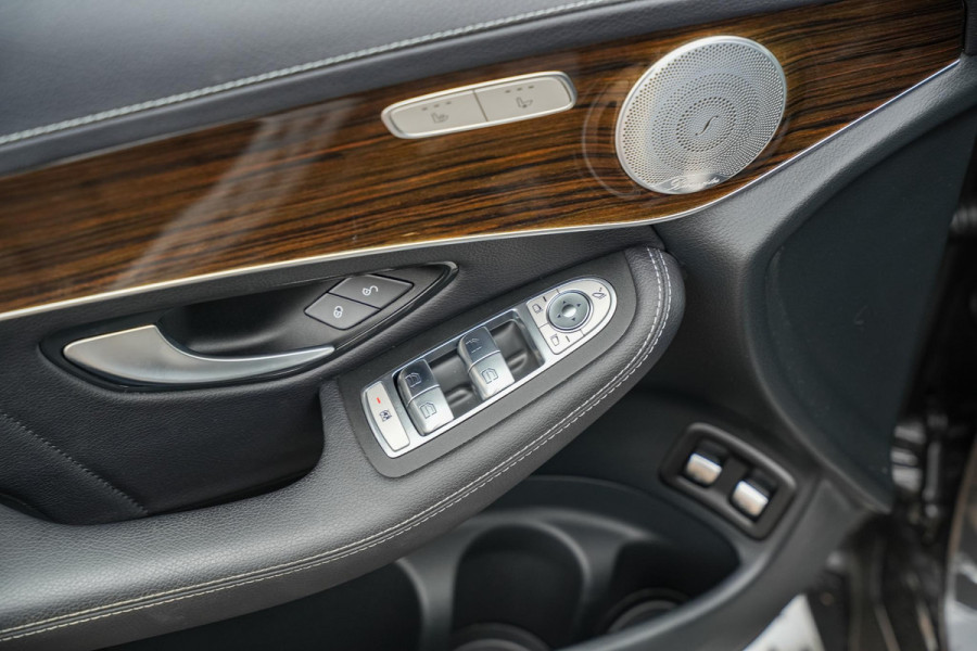 Mercedes-Benz GLC 200 Business Solution AMG Burmester Camera Stoelvent Keyless Trekhaak! Navigatie Cruise Leer Virtual Dash