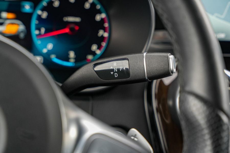 Mercedes-Benz GLC 200 Business Solution AMG Burmester Camera Stoelvent Keyless Trekhaak! Navigatie Cruise Leer Virtual Dash