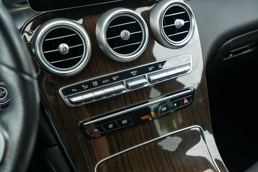Mercedes-Benz GLC 200 Business Solution AMG Burmester Camera Stoelvent Keyless Trekhaak! Navigatie Cruise Leer Virtual Dash
