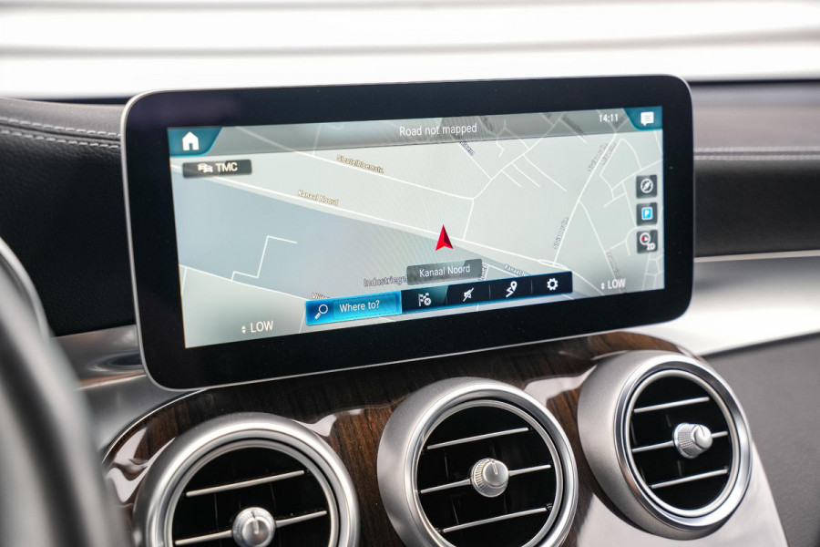 Mercedes-Benz GLC 200 Business Solution AMG Burmester Camera Stoelvent Keyless Trekhaak! Navigatie Cruise Leer Virtual Dash