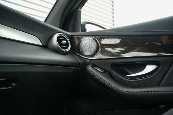 Mercedes-Benz GLC 200 Business Solution AMG Burmester Camera Stoelvent Keyless Trekhaak! Navigatie Cruise Leer Virtual Dash