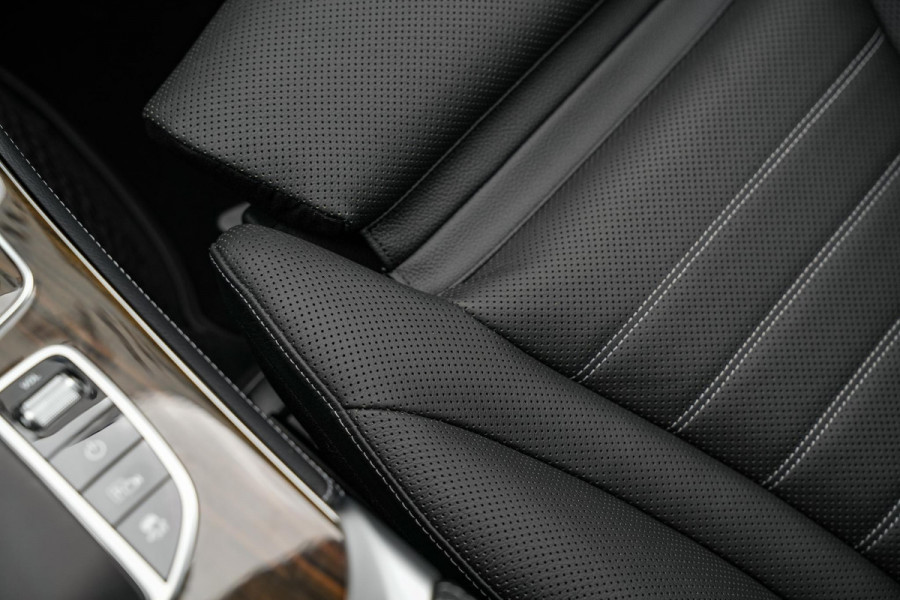 Mercedes-Benz GLC 200 Business Solution AMG Burmester Camera Stoelvent Keyless Trekhaak! Navigatie Cruise Leer Virtual Dash