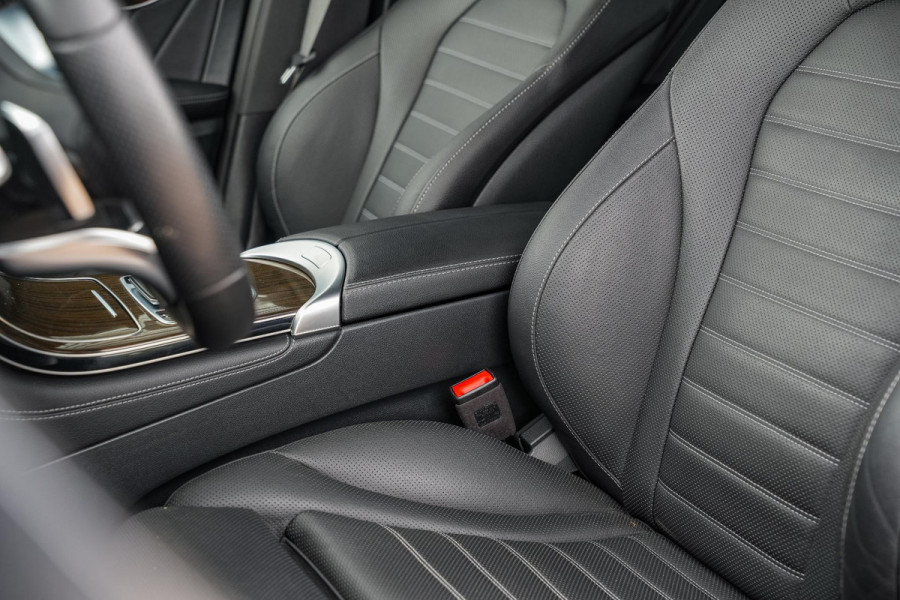 Mercedes-Benz GLC 200 Business Solution AMG Burmester Camera Stoelvent Keyless Trekhaak! Navigatie Cruise Leer Virtual Dash