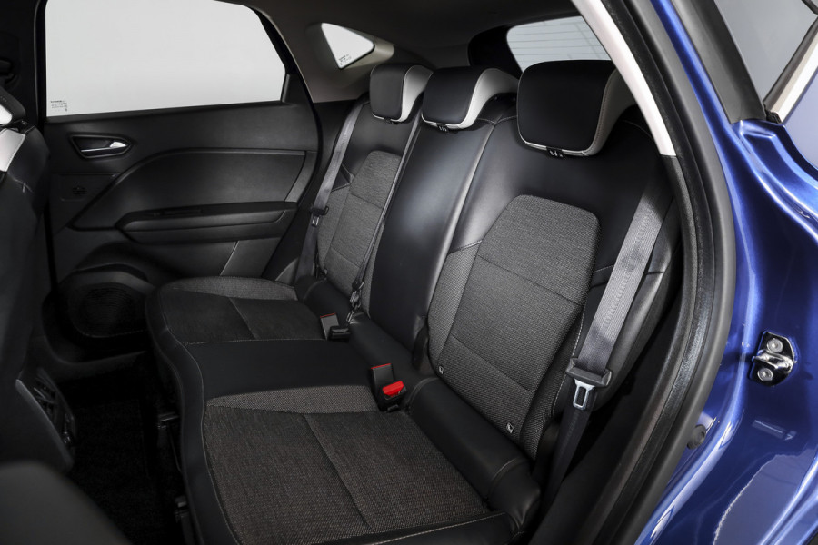 Renault Captur 1.6 E-Tech Plug-in Hybrid 160 PK Intens - Automaat | Dig. Cockpit | Cruise | PDC | 360 Camera | NAV + App. Connect | ECC | DAB | Bose Audio | Trekhaak Afn. | LM 17" |