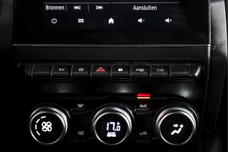 Renault Captur 1.6 E-Tech Plug-in Hybrid 160 PK Intens - Automaat | Dig. Cockpit | Cruise | PDC | 360 Camera | NAV + App. Connect | ECC | DAB | Bose Audio | Trekhaak Afn. | LM 17" |