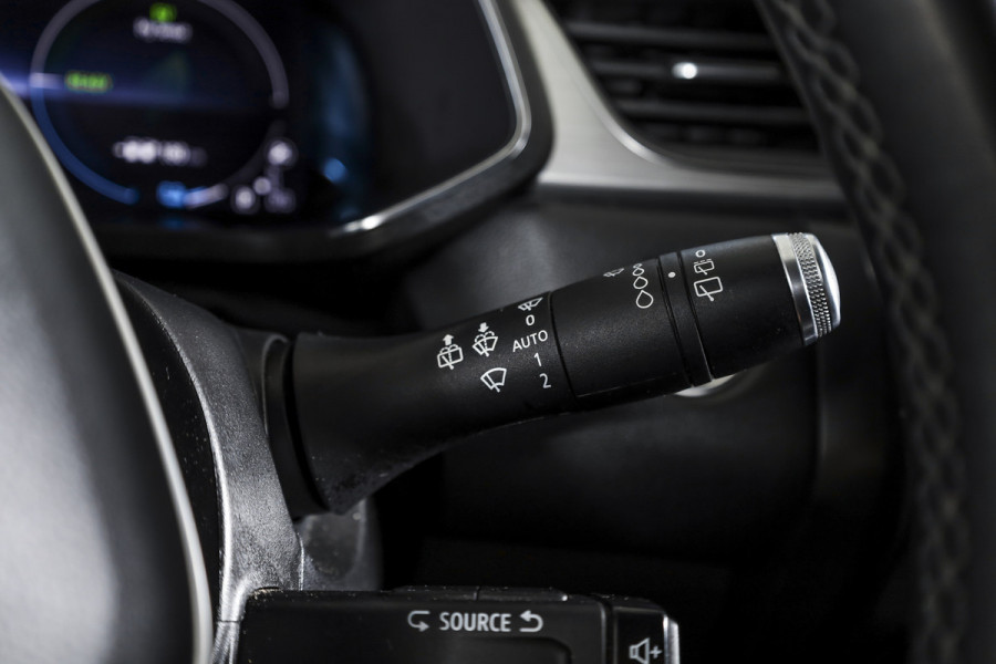 Renault Captur 1.6 E-Tech Plug-in Hybrid 160 PK Intens - Automaat | Dig. Cockpit | Cruise | PDC | 360 Camera | NAV + App. Connect | ECC | DAB | Bose Audio | Trekhaak Afn. | LM 17" |