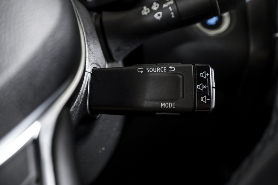 Renault Captur 1.6 E-Tech Plug-in Hybrid 160 PK Intens - Automaat | Dig. Cockpit | Cruise | PDC | 360 Camera | NAV + App. Connect | ECC | DAB | Bose Audio | Trekhaak Afn. | LM 17" |
