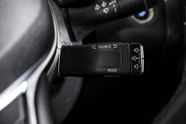 Renault Captur 1.6 E-Tech Plug-in Hybrid 160 PK Intens - Automaat | Dig. Cockpit | Cruise | PDC | 360 Camera | NAV + App. Connect | ECC | DAB | Bose Audio | Trekhaak Afn. | LM 17" |