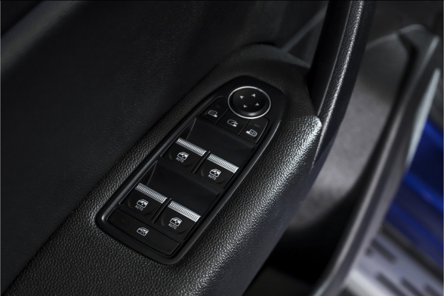 Renault Captur 1.6 E-Tech Plug-in Hybrid 160 PK Intens - Automaat | Dig. Cockpit | Cruise | PDC | 360 Camera | NAV + App. Connect | ECC | DAB | Bose Audio | Trekhaak Afn. | LM 17" |