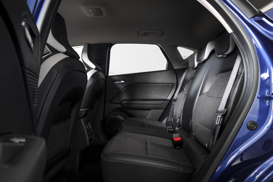 Renault Captur 1.6 E-Tech Plug-in Hybrid 160 PK Intens - Automaat | Dig. Cockpit | Cruise | PDC | 360 Camera | NAV + App. Connect | ECC | DAB | Bose Audio | Trekhaak Afn. | LM 17" |