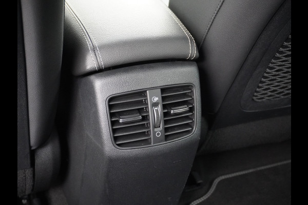 Kia e-Niro 64kWh 204PK Leder ExecutiveLine Adap.Cruise JBL®-Sound Navi Ecc Apple Carplay/Android Auto DAB Stoelverwarming+Ventilatie+Memory Warmtepomp Stuurverwarming Bluetooth Led Lmv Rijstrooksensor Origineel Nederlandse Auto Dealeronderhouden 48.000 nieuw! 1e Eigenaar