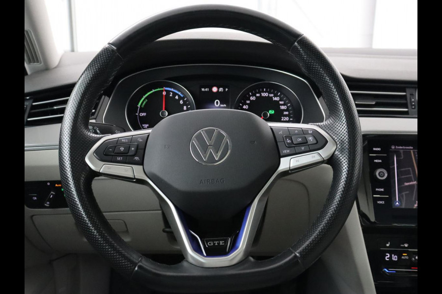 Volkswagen Passat 1.4 TSI PHEV GTE | Panoramadak | Head-Up | 360 Camera | Trekhaak | Stoelverwarming | Matrix LED | Adaptive cruise | Carplay | Navigatie | Leder/Alcantara | Plug In