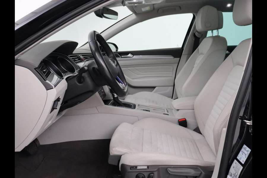 Volkswagen Passat 1.4 TSI PHEV GTE | Panoramadak | Head-Up | 360 Camera | Trekhaak | Stoelverwarming | Matrix LED | Adaptive cruise | Carplay | Navigatie | Leder/Alcantara | Plug In