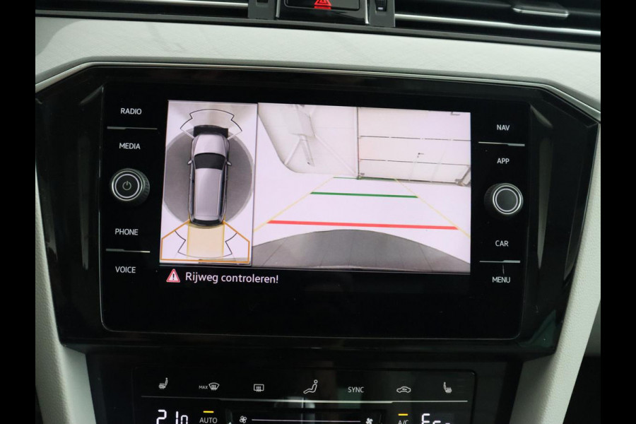 Volkswagen Passat 1.4 TSI PHEV GTE | Panoramadak | Head-Up | 360 Camera | Trekhaak | Stoelverwarming | Matrix LED | Adaptive cruise | Carplay | Navigatie | Leder/Alcantara | Plug In