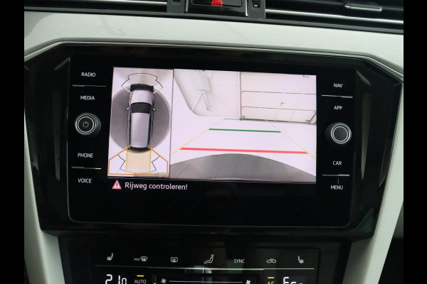 Volkswagen Passat 1.4 TSI PHEV GTE | Panoramadak | Head-Up | 360 Camera | Trekhaak | Stoelverwarming | Matrix LED | Adaptive cruise | Carplay | Navigatie | Leder/Alcantara | Plug In