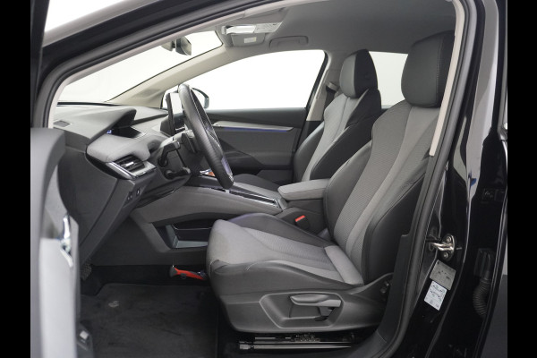 Škoda ENYAQ iV 60 180pk Trekhaak Apple Carplay Android Adap.Cruise Camera Navi Led-Matrix Lmv 19" PDC- 3-zone-Ecc Stoel+Bank-Verwarmd Keyless Stuurverwarming Voorruitverwarming Privacy Glas Rijstrooksensor met correctie 1e Eigenaar Nieuwprijs €48.865,- Trekgewicht 1.000kg Accu-Garantie tot 29-10-2029 /160dkm