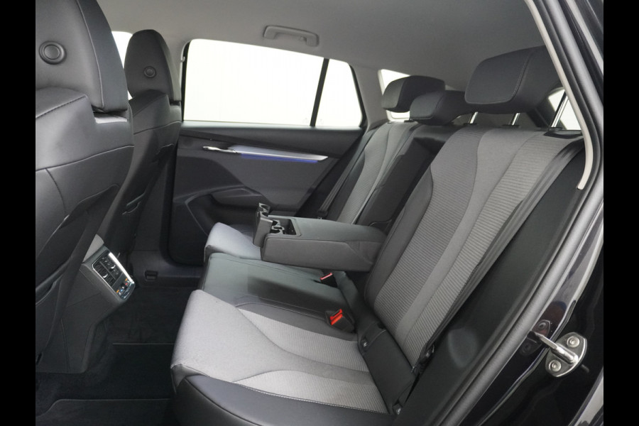 Škoda ENYAQ iV 60 180pk Trekhaak Apple Carplay Android Adap.Cruise Camera Navi Led-Matrix Lmv 19" PDC- 3-zone-Ecc Stoel+Bank-Verwarmd Keyless Stuurverwarming Voorruitverwarming Privacy Glas Rijstrooksensor met correctie 1e Eigenaar Nieuwprijs €48.865,- Trekgewicht 1.000kg Accu-Garantie tot 29-10-2029 /160dkm
