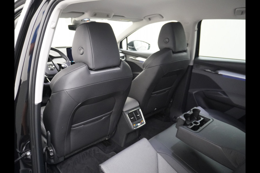 Škoda ENYAQ iV 60 180pk Trekhaak Apple Carplay Android Adap.Cruise Camera Navi Led-Matrix Lmv 19" PDC- 3-zone-Ecc Stoel+Bank-Verwarmd Keyless Stuurverwarming Voorruitverwarming Privacy Glas Rijstrooksensor met correctie 1e Eigenaar Nieuwprijs €48.865,- Trekgewicht 1.000kg Accu-Garantie tot 29-10-2029 /160dkm