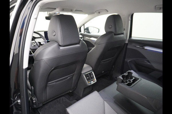 Škoda ENYAQ iV 60 180pk Trekhaak Apple Carplay Android Adap.Cruise Camera Navi Led-Matrix Lmv 19" PDC- 3-zone-Ecc Stoel+Bank-Verwarmd Keyless Stuurverwarming Voorruitverwarming Privacy Glas Rijstrooksensor met correctie 1e Eigenaar Nieuwprijs €48.865,- Trekgewicht 1.000kg Accu-Garantie tot 29-10-2029 /160dkm