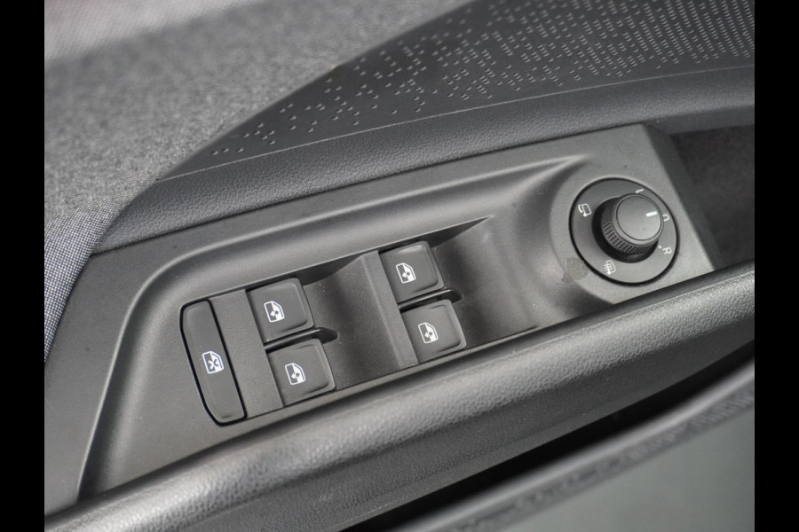 Škoda ENYAQ iV 60 180pk Trekhaak Apple Carplay Android Adap.Cruise Camera Navi Led-Matrix Lmv 19" PDC- 3-zone-Ecc Stoel+Bank-Verwarmd Keyless Stuurverwarming Voorruitverwarming Privacy Glas Rijstrooksensor met correctie 1e Eigenaar Nieuwprijs €48.865,- Trekgewicht 1.000kg Accu-Garantie tot 29-10-2029 /160dkm