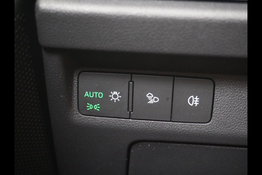 Škoda ENYAQ iV 60 180pk Trekhaak Apple Carplay Android Adap.Cruise Camera Navi Led-Matrix Lmv 19" PDC- 3-zone-Ecc Stoel+Bank-Verwarmd Keyless Stuurverwarming Voorruitverwarming Privacy Glas Rijstrooksensor met correctie 1e Eigenaar Nieuwprijs €48.865,- Trekgewicht 1.000kg Accu-Garantie tot 29-10-2029 /160dkm