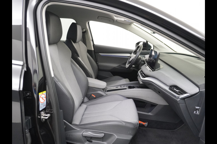 Škoda ENYAQ iV 60 180pk Trekhaak Apple Carplay Android Adap.Cruise Camera Navi Led-Matrix Lmv 19" PDC- 3-zone-Ecc Stoel+Bank-Verwarmd Keyless Stuurverwarming Voorruitverwarming Privacy Glas Rijstrooksensor met correctie 1e Eigenaar Nieuwprijs €48.865,- Trekgewicht 1.000kg Accu-Garantie tot 29-10-2029 /160dkm