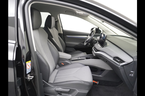 Škoda ENYAQ iV 60 180pk Trekhaak Apple Carplay Android Adap.Cruise Camera Navi Led-Matrix Lmv 19" PDC- 3-zone-Ecc Stoel+Bank-Verwarmd Keyless Stuurverwarming Voorruitverwarming Privacy Glas Rijstrooksensor met correctie 1e Eigenaar Nieuwprijs €48.865,- Trekgewicht 1.000kg Accu-Garantie tot 29-10-2029 /160dkm