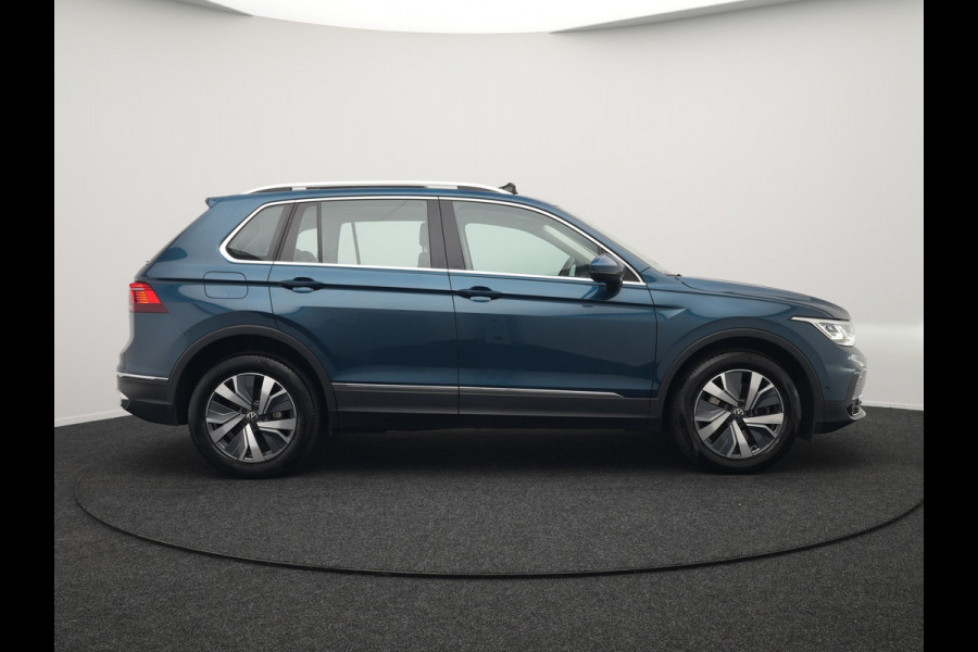 Volkswagen Tiguan 1.4 TSI eHybrid Elegance Plug in Hybrid 245pk Dealer O.H PHEV | Trekhaak Af Fabriek | Panodak | Adaptive Cruise | IQ Light | 360 Camera | Alcantara Sportstoelen Verwarmd | Keyless | Navigatie| Apple Carplay | Blis | Virtual | DAB |