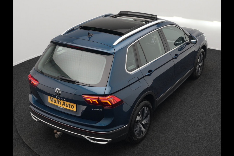 Volkswagen Tiguan 1.4 TSI eHybrid Elegance Plug in Hybrid 245pk Dealer O.H PHEV | Trekhaak Af Fabriek | Panodak | Adaptive Cruise | IQ Light | 360 Camera | Alcantara Sportstoelen Verwarmd | Keyless | Navigatie| Apple Carplay | Blis | Virtual | DAB |