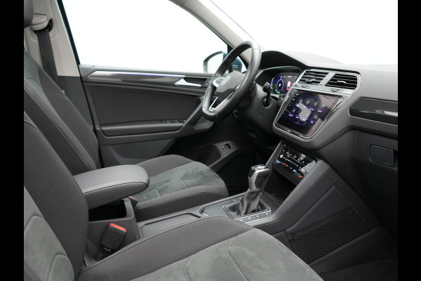 Volkswagen Tiguan 1.4 TSI eHybrid Elegance Plug in Hybrid 245pk Dealer O.H PHEV | Trekhaak Af Fabriek | Panodak | Adaptive Cruise | IQ Light | 360 Camera | Alcantara Sportstoelen Verwarmd | Keyless | Navigatie| Apple Carplay | Blis | Virtual | DAB |